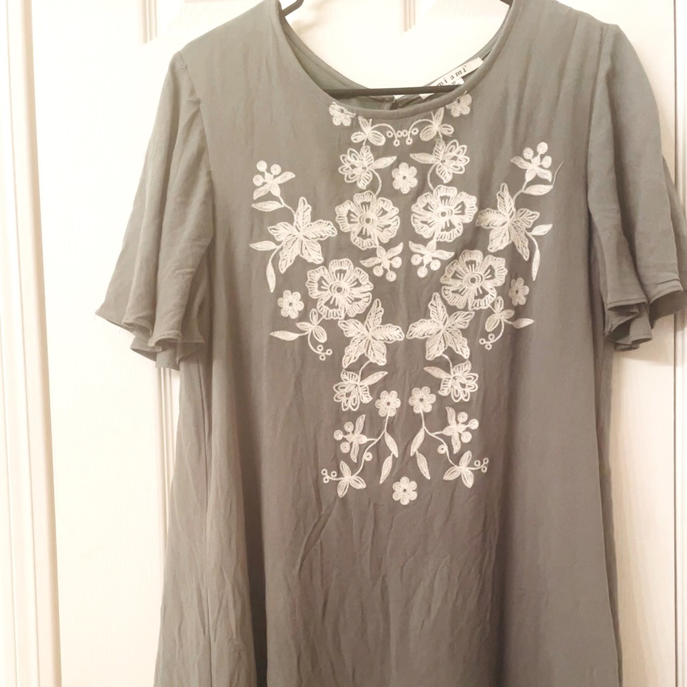 Francesca’s shift dress sage green embroidered